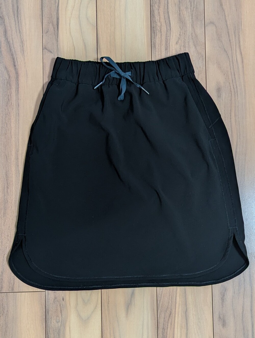 EUC! Lululemon On The Fly Skirt *Woven In Black Size 4